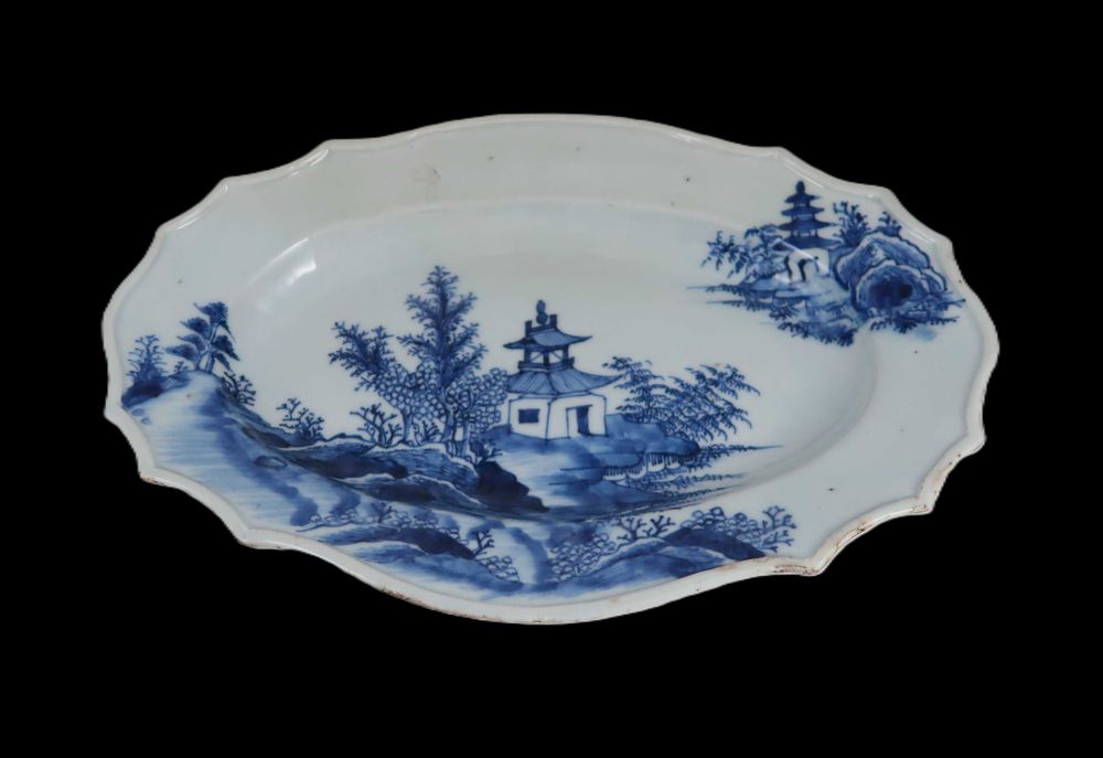 Travessa Polilobada em porcelana da China Séc. XVIII - 28 cm
