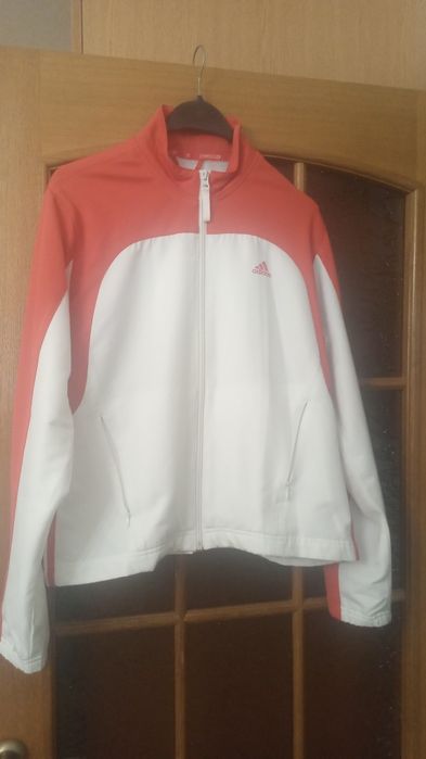 Жіночий спортивний костюм