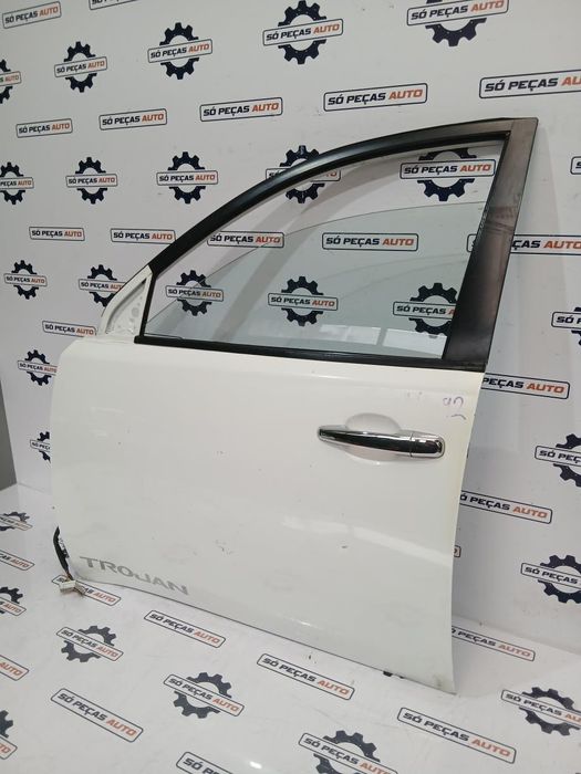 PORTA FRENTE ESQUERDA BRANCA MITSUBISHI L200 TROJAN 2.5DID ANO: 2013