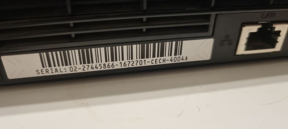 Ps3 super slim 1 Tb 3 pady +9gier