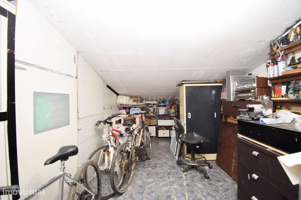 T3 Duplex 116m no Carregado em urbanização tranquila com acesso direto