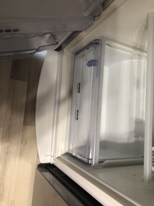 Продам холодильник Whirlpool