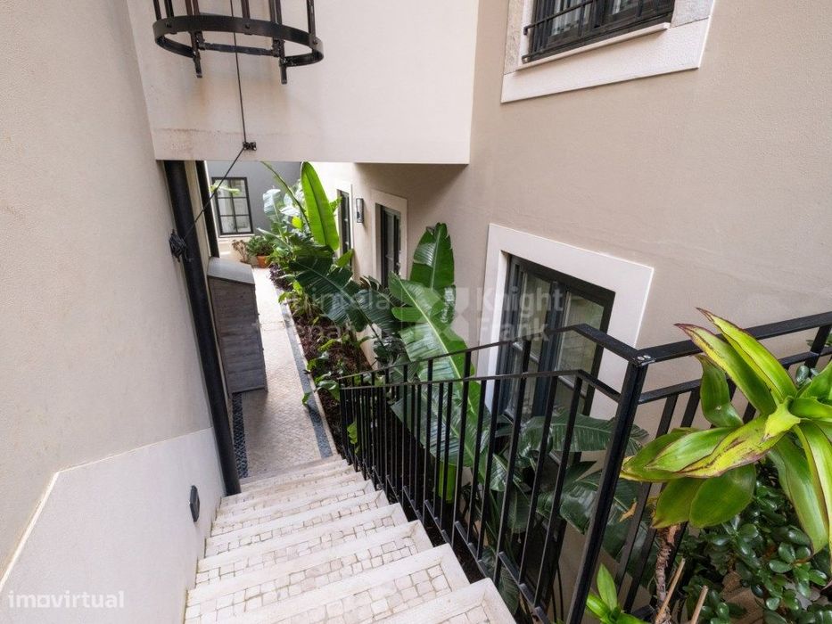 Moradia T1 com jardim para arrendamento na Lapa em Lisboa