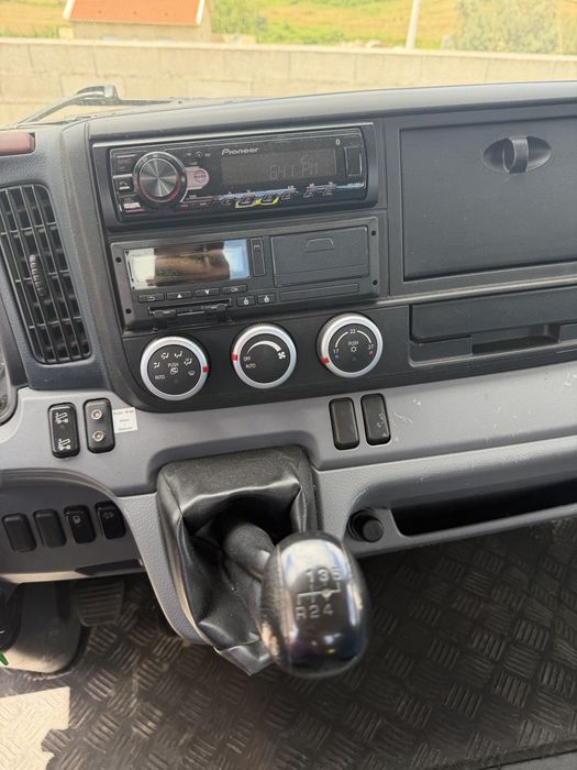 Mitsubishi Fuso com grua de 12M estrado