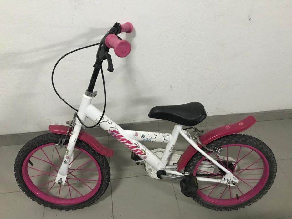 Bicicleta aro 16 de 3 a 6 anos em ótimo estado.