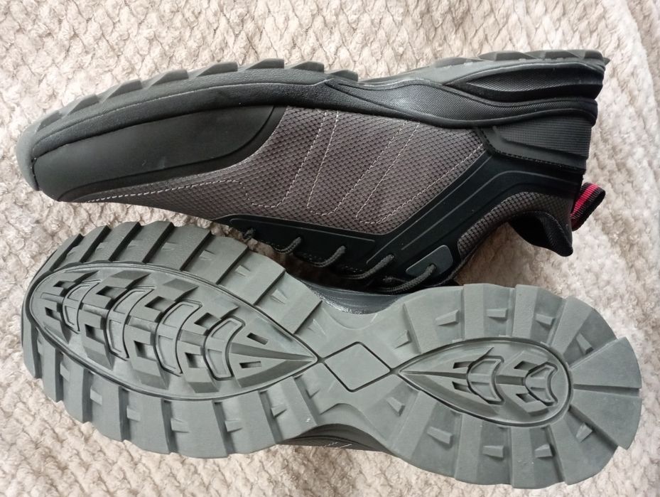 Продам нові кросівки  розмір 44  BAAS ploa