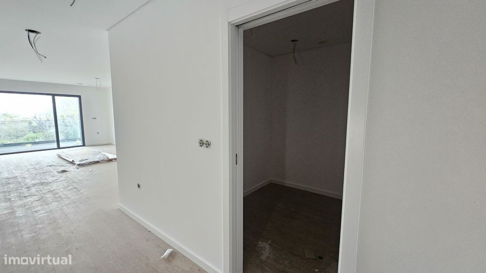 T2 +1 | 1 Lugar de Garagem — Esgueira, Aveiro