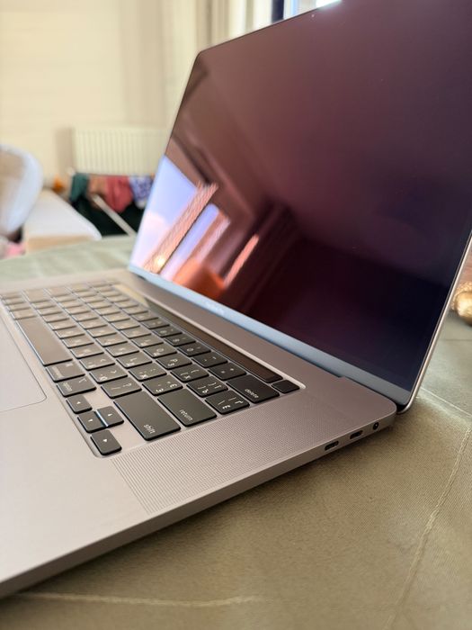 MacBook Pro 16” (2019) Intel Core i9 | 1 TB SSD | Stan idealny