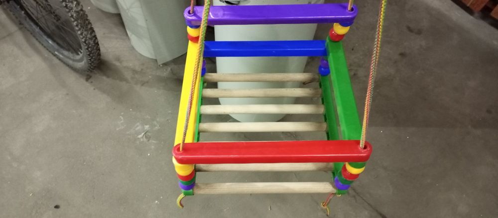 Підвісна гойдалка,  самокат, пластиковий візок для іграшок