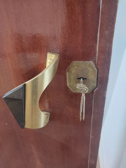 Porta entrada com fechadura