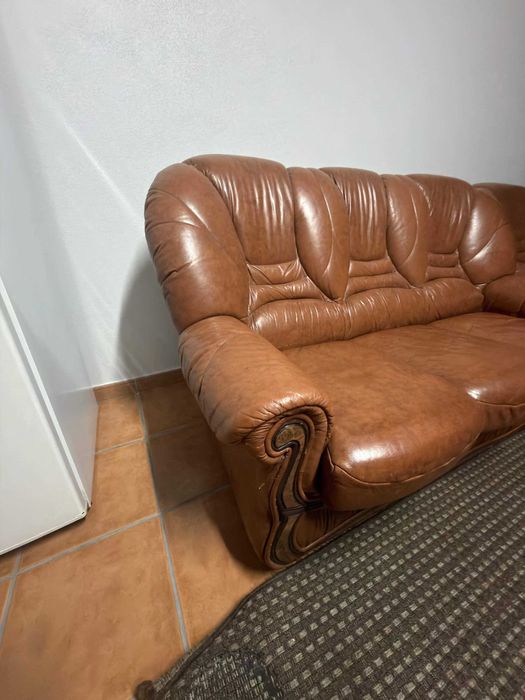 Sofá-cama 3 lugares em pele