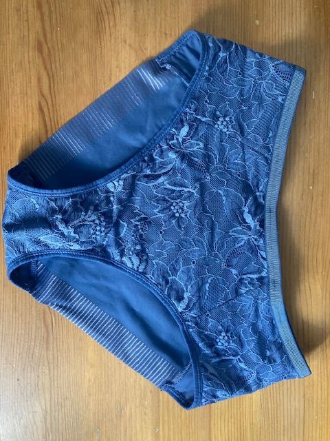 Triumph majtki niebieskie rozm. 36 (S)