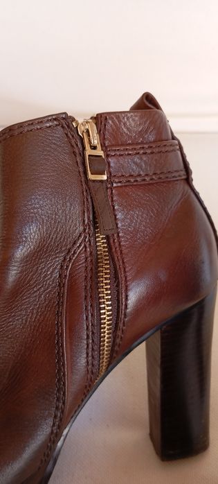 Botas castanha de salto alto Uterque