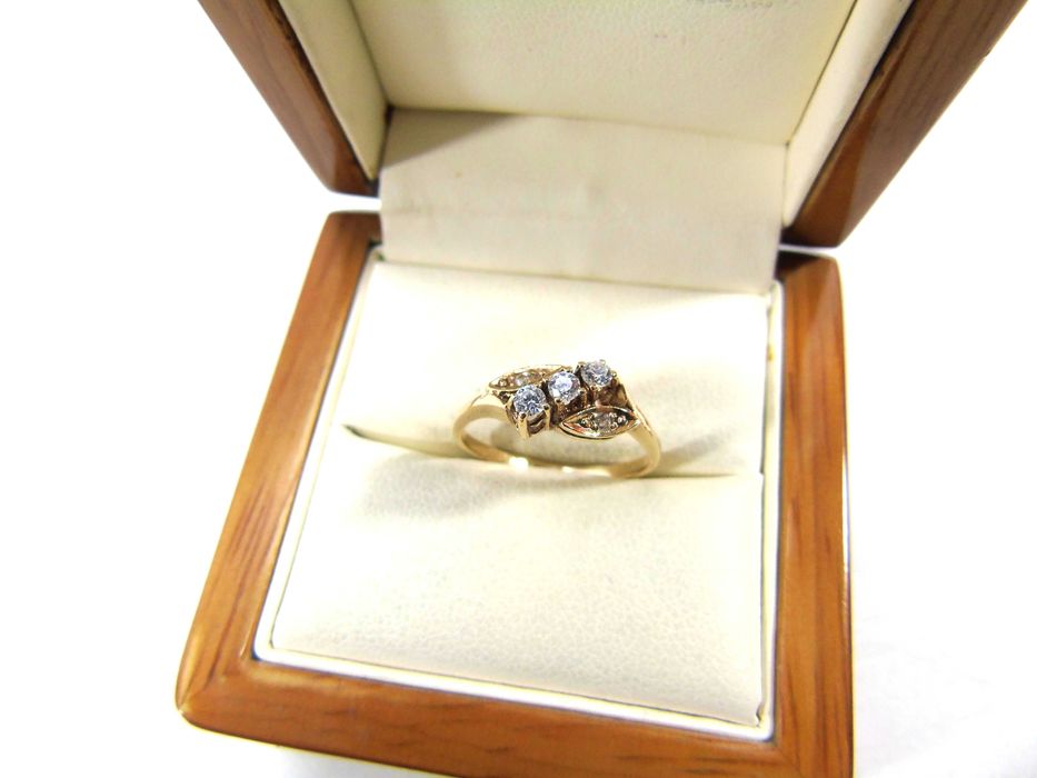 Złoty pierścionek PR.585 R.14 Lombard Żuromin Loombard