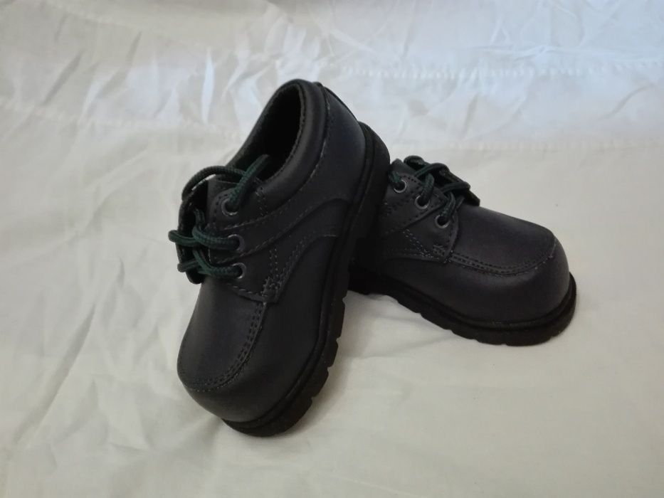 Продам новые детские туфли Charlie Bubbles р-р 5 стельки 13,5см