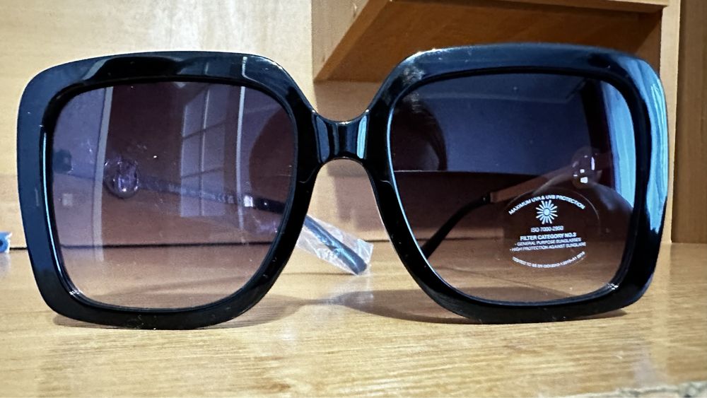 Жіночі сонцезахисні окуляри