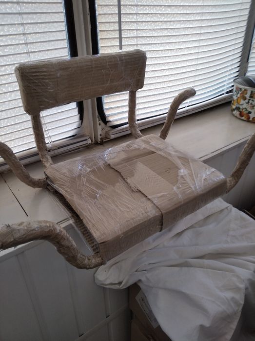 Сидіння поглиблене зі спинкою