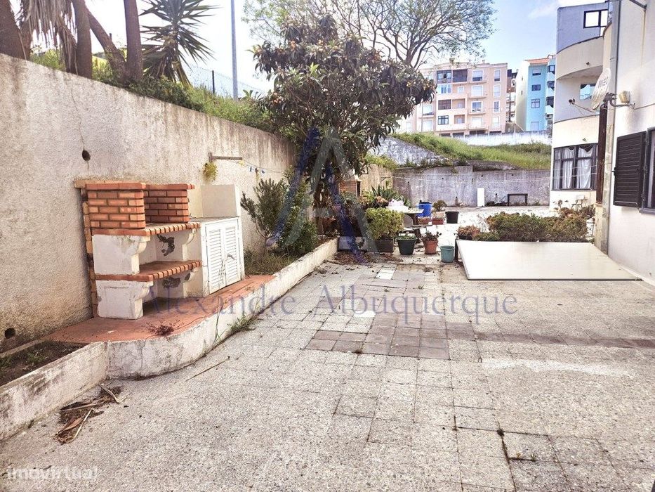 Apartamento T2 com Terraço, Arrecadação e Parqueamento | Sesimbra