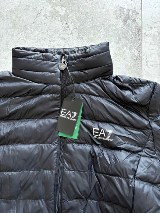 Жіноча куртка EA7 Emporio Armani чорна розмір XL осіння фірмова бренд