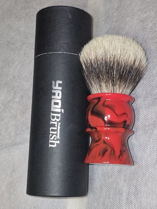 Помазок Yaqi Brush professional 24мм, "Red Marble", silvertip