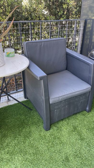 Dois cadeirões de exterior em tatan