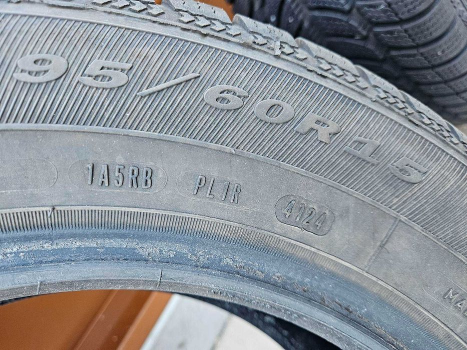 jak Nowe Opony Zimowe Dębica Frigo II 195/60 r15  4 sztuki
