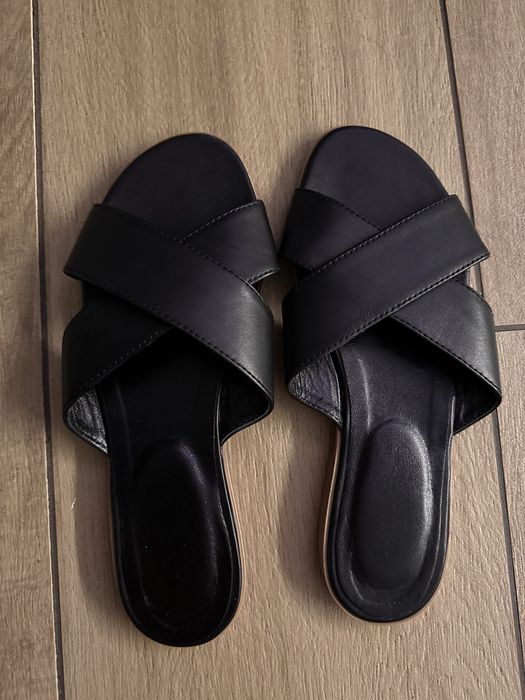Жіночі шкіряні шльопанці