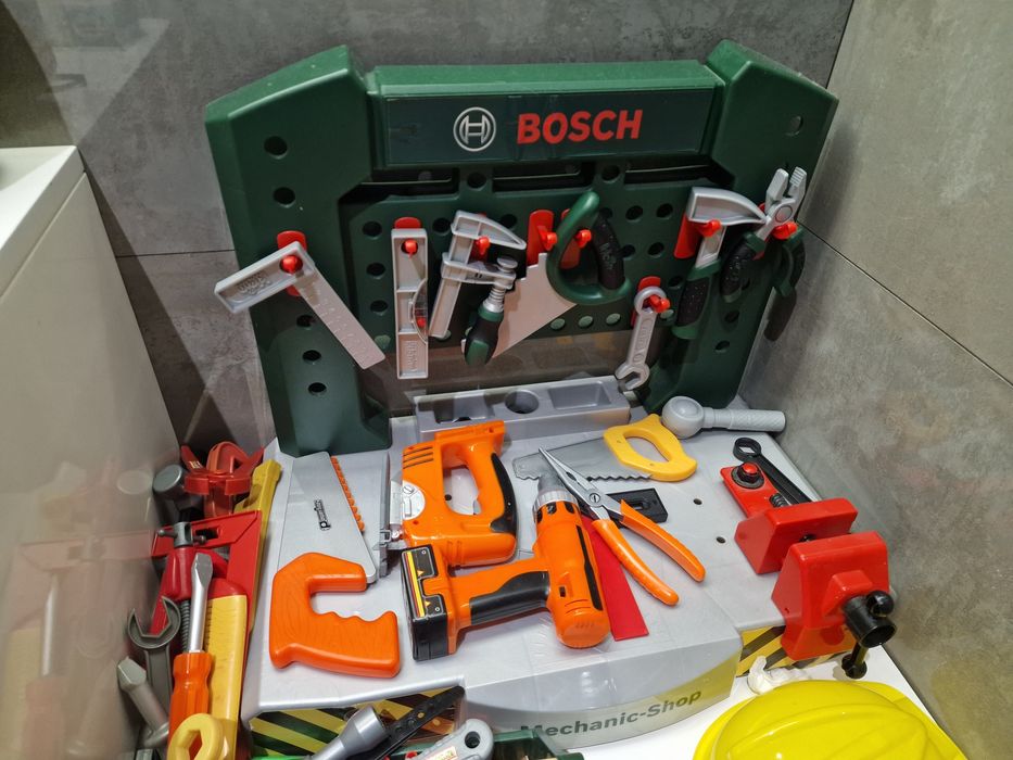 Bancada de trabalho com ferramentas Bosch (criança)