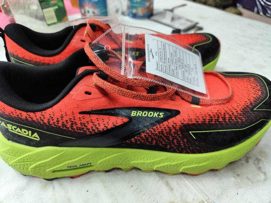 Продам кроссовки BROOKS