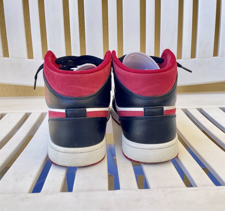 Air Jordan 1 Mid “Gym Red”