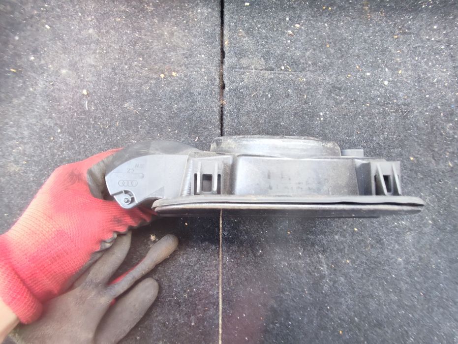 Кришка бензобаку зовнішня АУДІ А6 С6  2.7 ТДІ