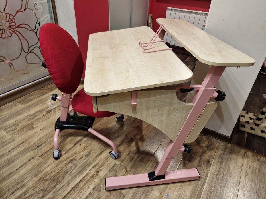 Дитяча парта та ортопедичний стілець