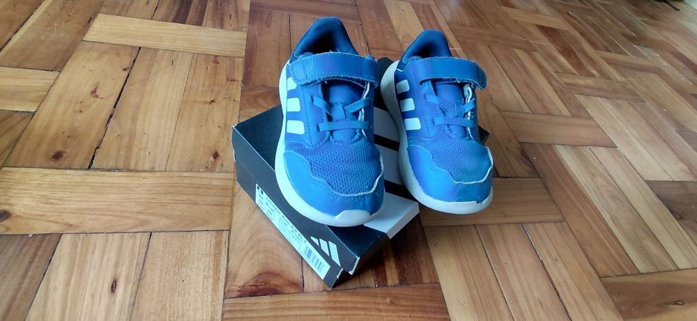 Sapatilhas criança Adidas 26