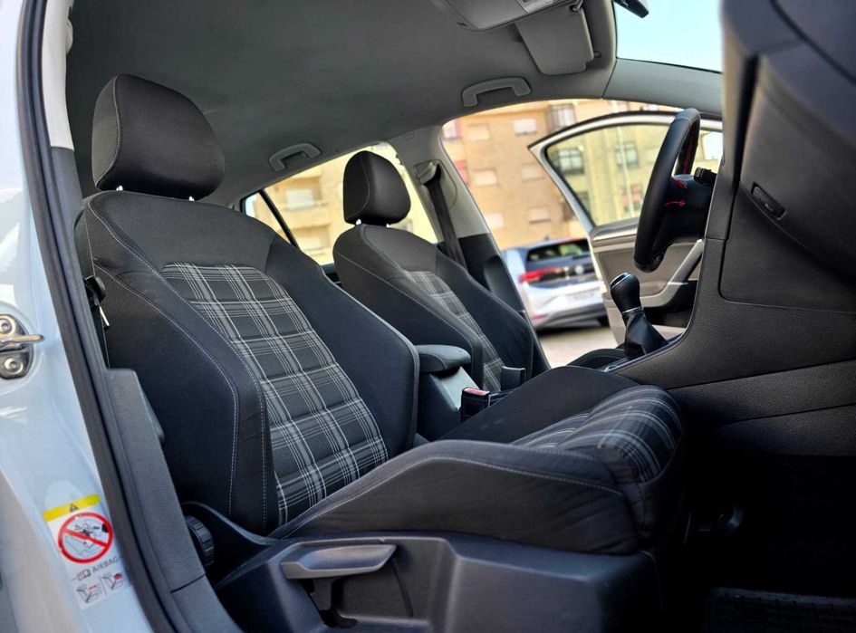 Volkswagen Golf 7 1.6Tdi 110Cv (Look Gti)