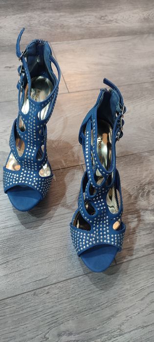 Szpilki, buty na wysokim obcasie, platformie