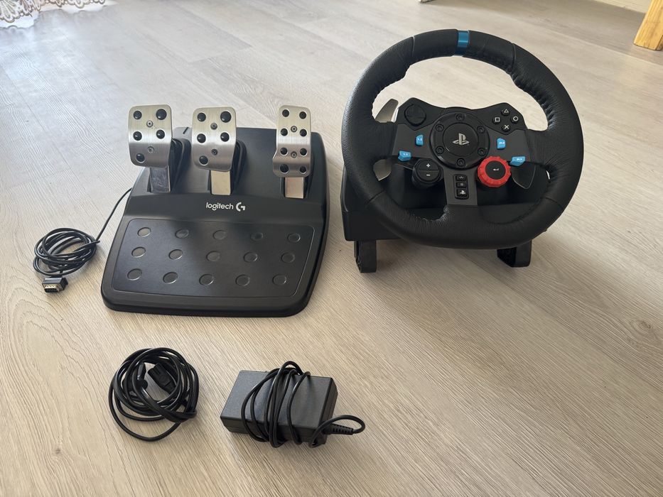 Руль та педалі від Logitech