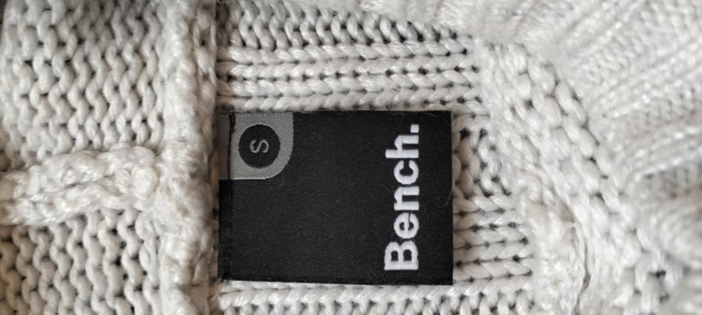 Długi sweterek z kapturem S Bench