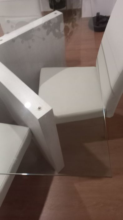 Mesa de jantar quadrada nova