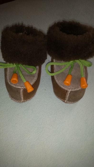 Продам тапочки и валенки- пинетки"