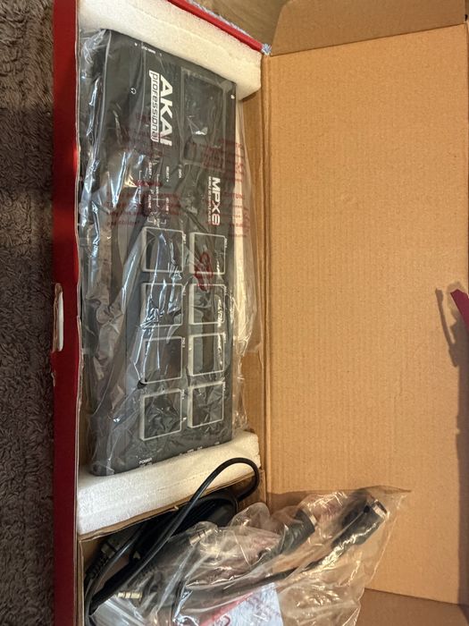 Akai MPX8.