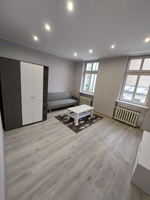 Wynajme mieszkanie w centrum Jarocina  / Rynek  m35