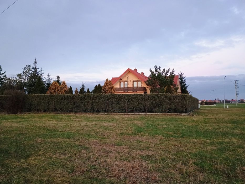 Sprzedam dom na działce  2736 m2
