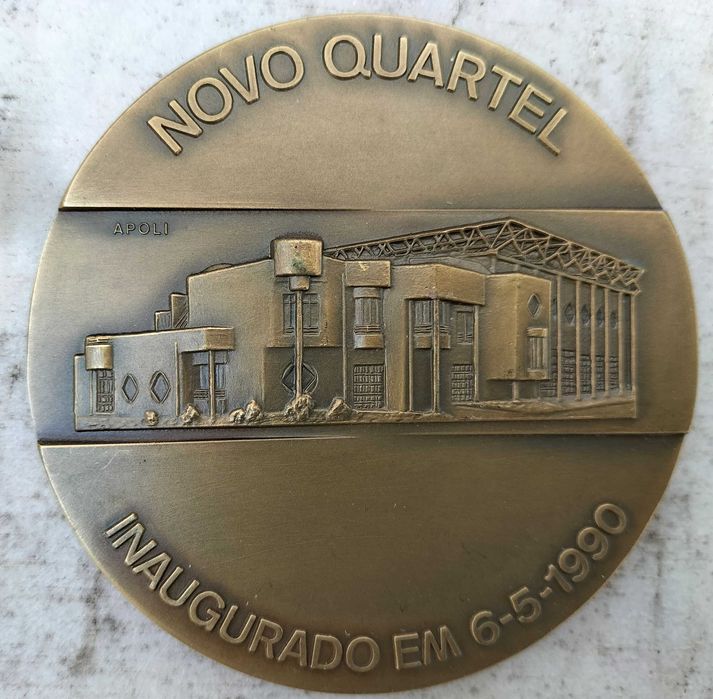 Medalhas alusivas a Associações de Bombeiros.