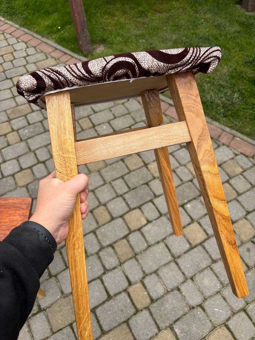 Табуретки, Стільці