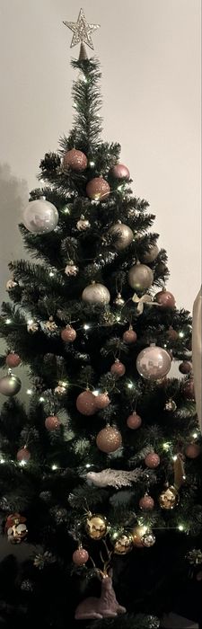 Ялинка з іграшками