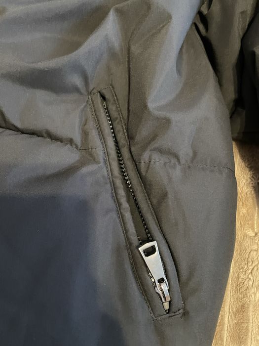 Чорна зимова куртка