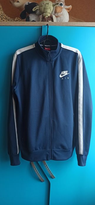 Продам спортивну  олемпійку  NIKE  AIR.