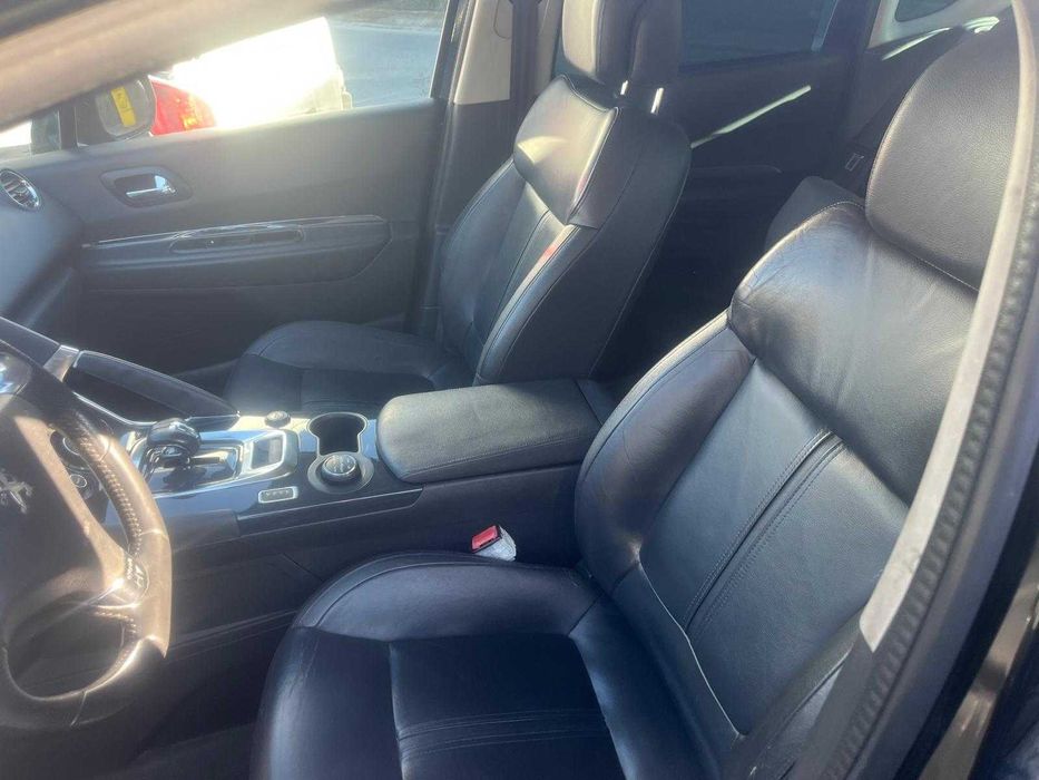 samochód osobowy Peugeot 3008