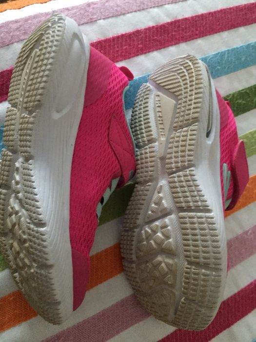 Ténis sketchers em excelente estado tamanho 28