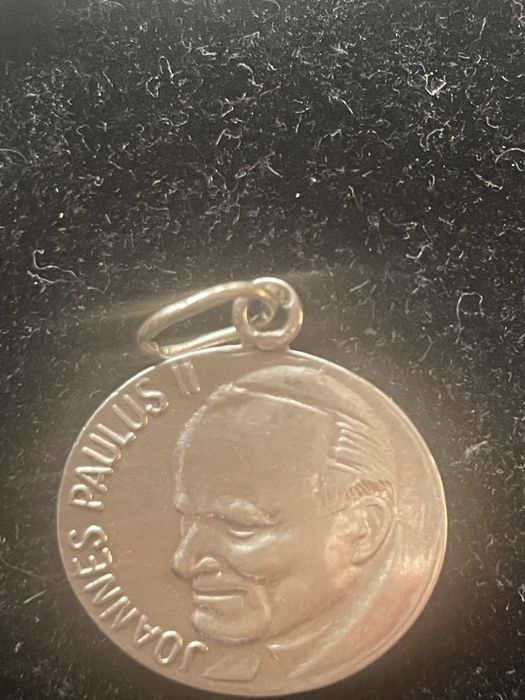 Piekny medalik srebrny z lat osiemdziesiatych JPII
